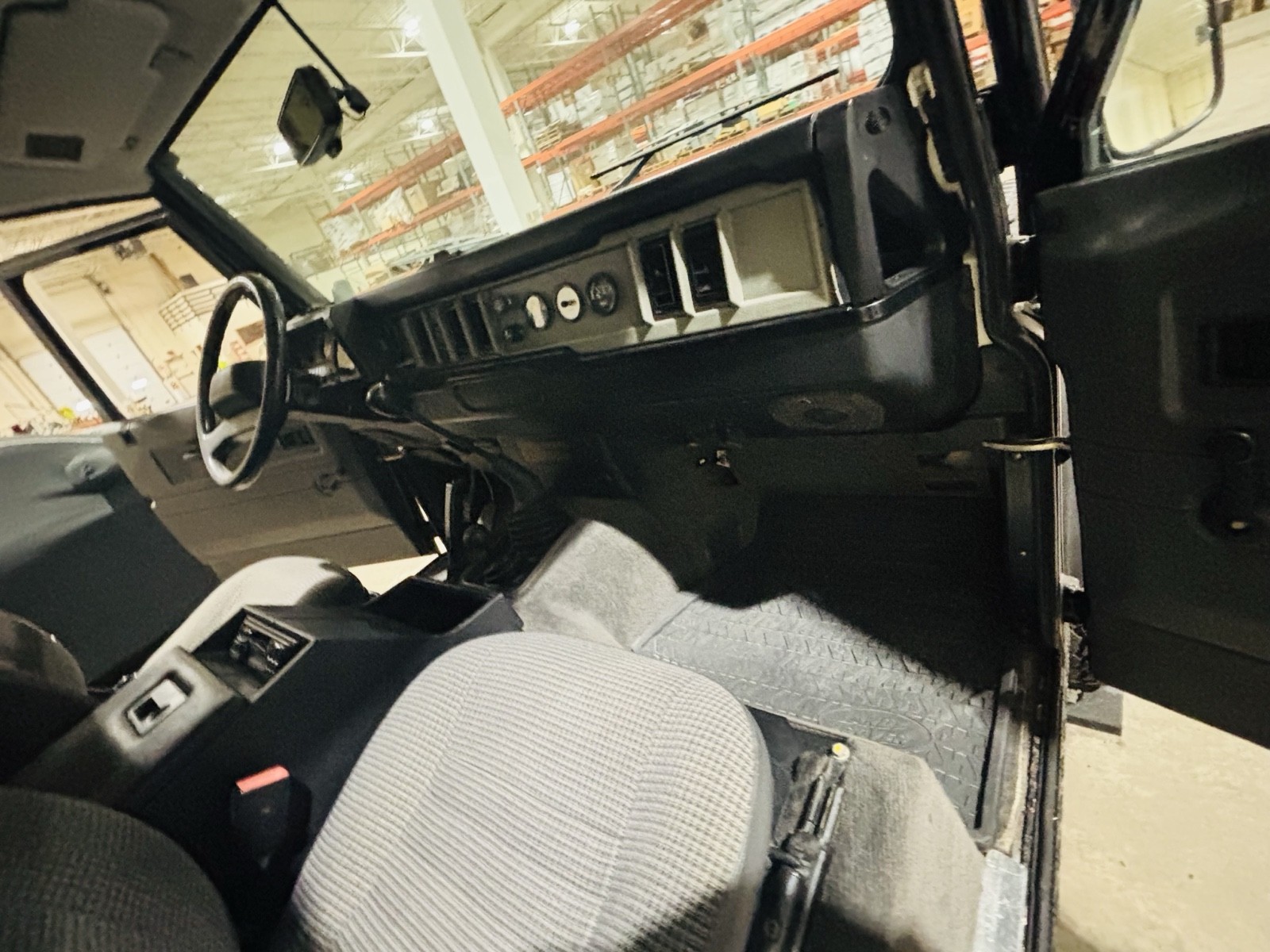 Land-Rover-Defender-1993-36