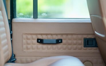 Land-Rover-Defender-1993-37
