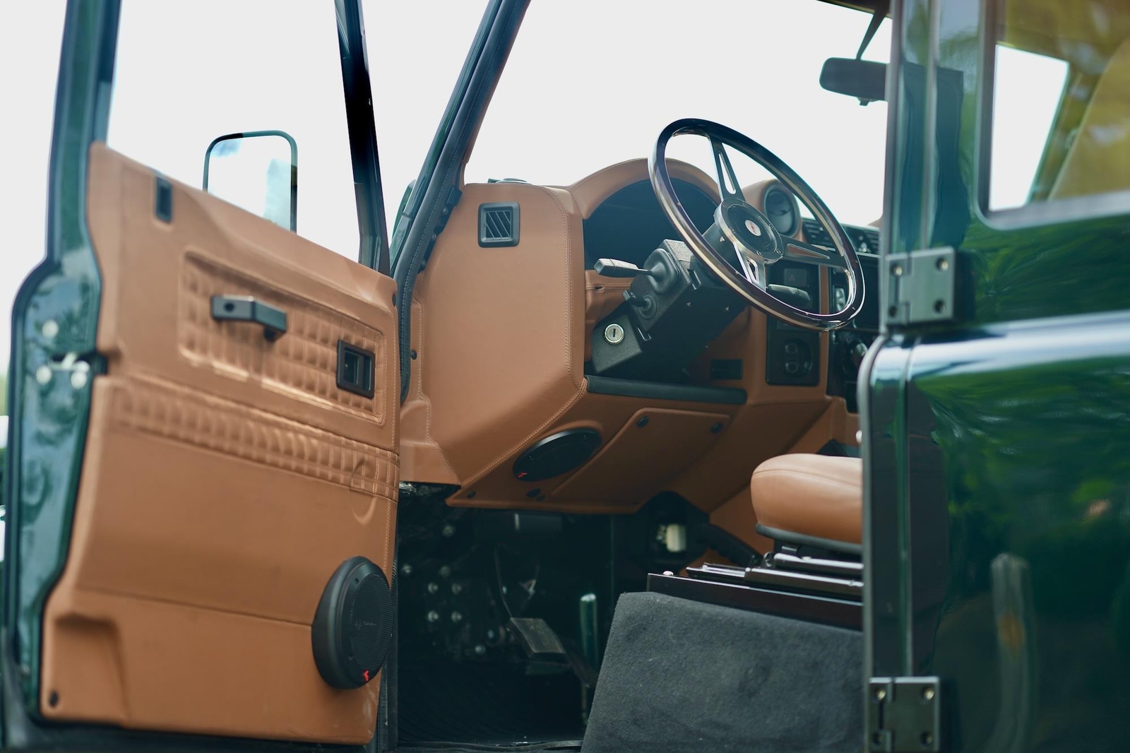 Land-Rover-Defender-1993-6
