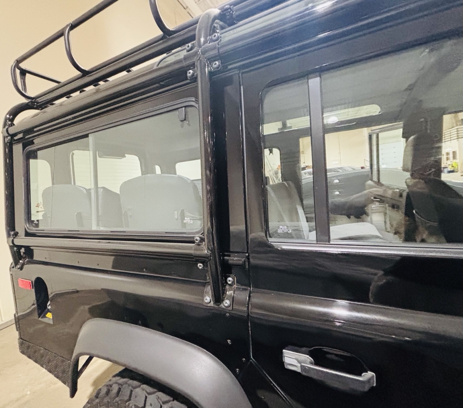 Land-Rover-Defender-1993-7