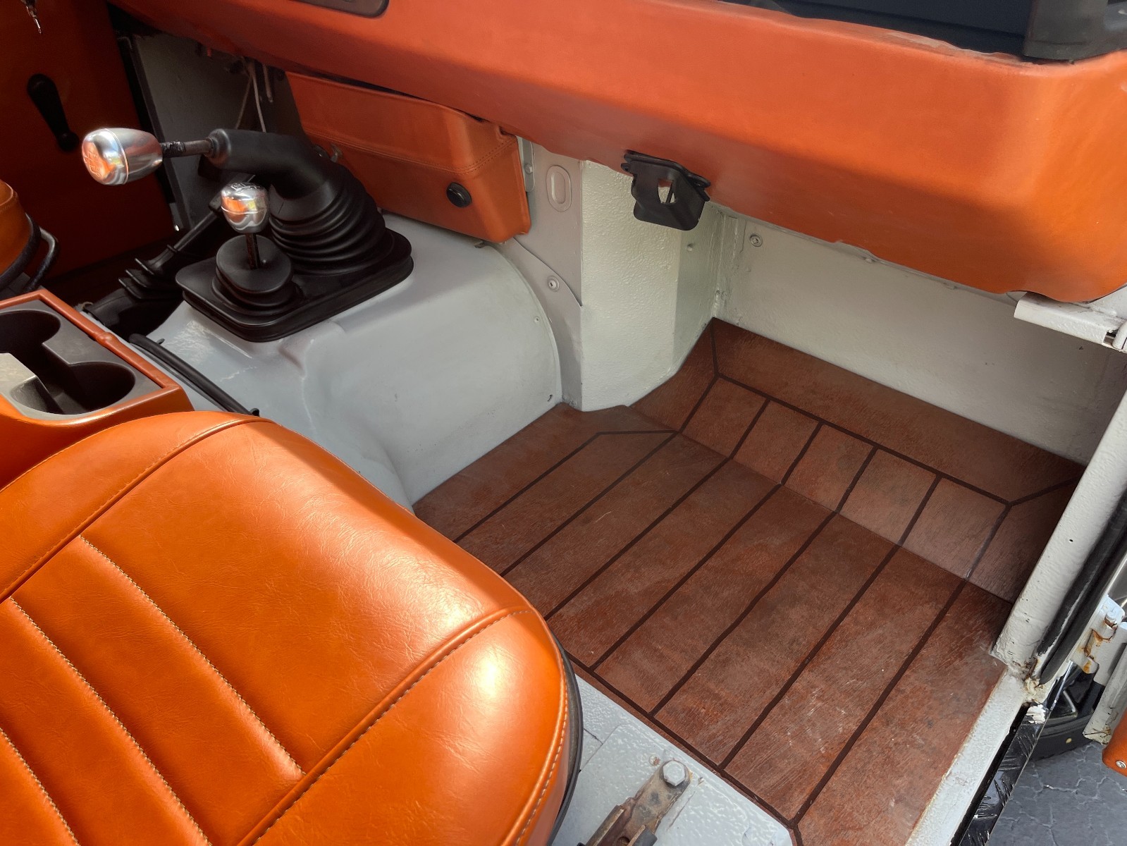 Land-Rover-Defender-1993-SUV-16