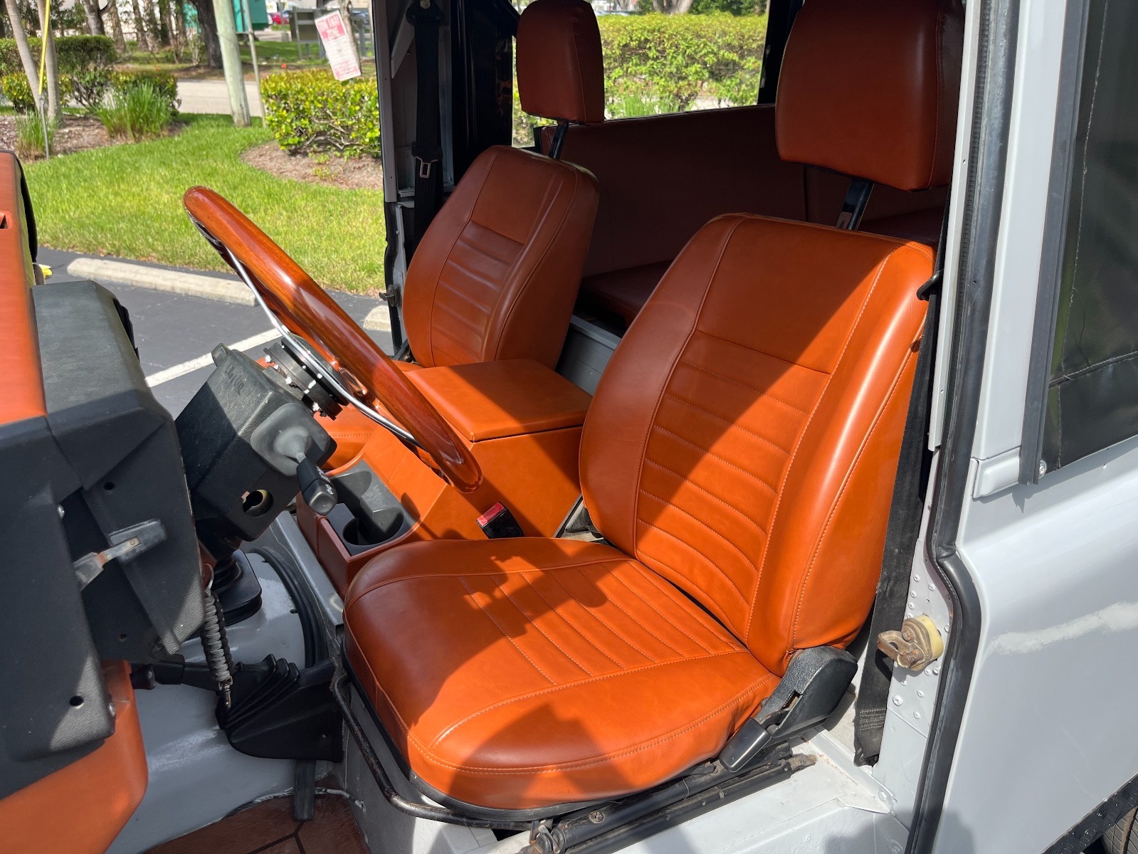 Land-Rover-Defender-1993-SUV-17
