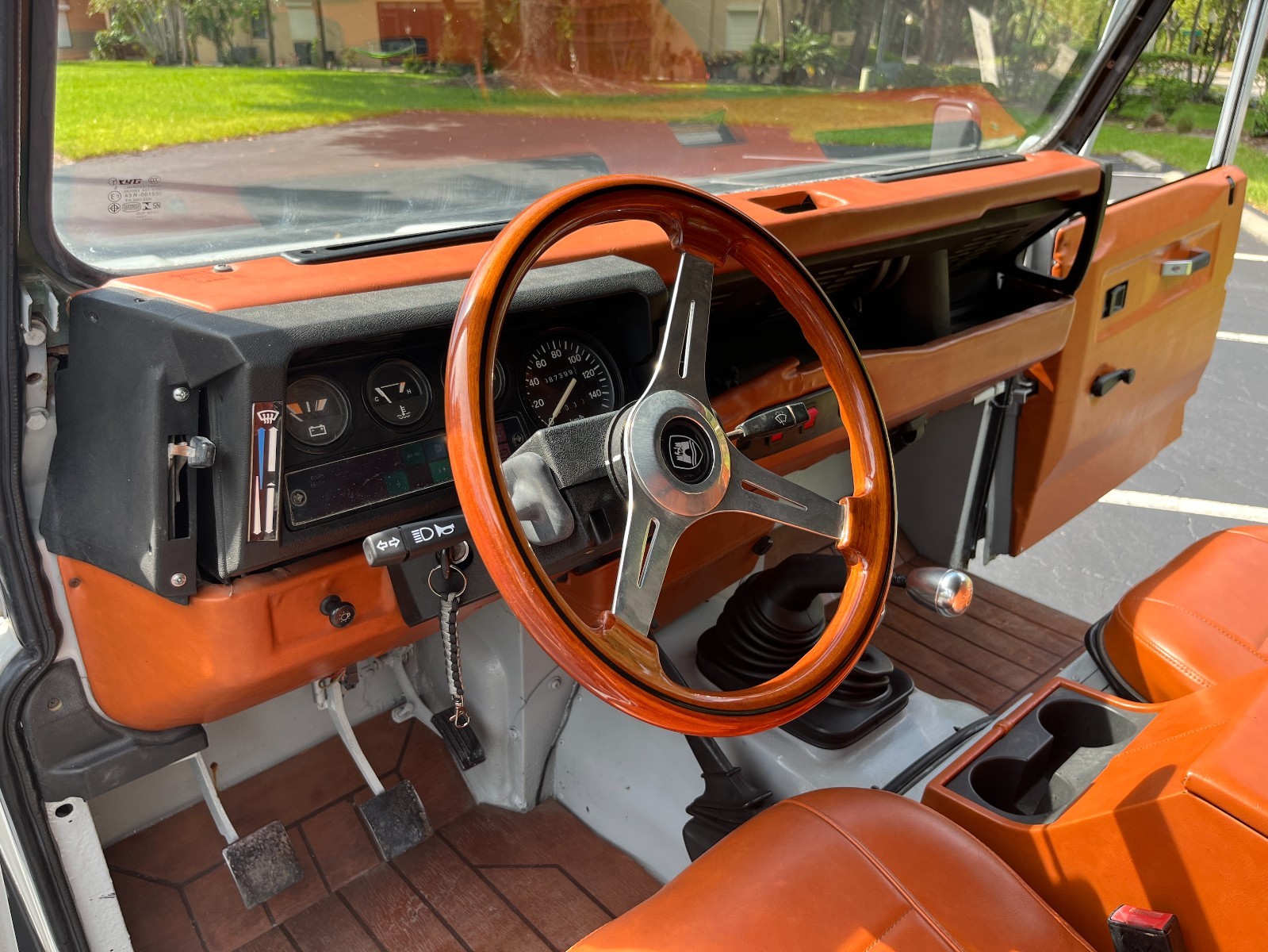 Land-Rover-Defender-1993-SUV-18