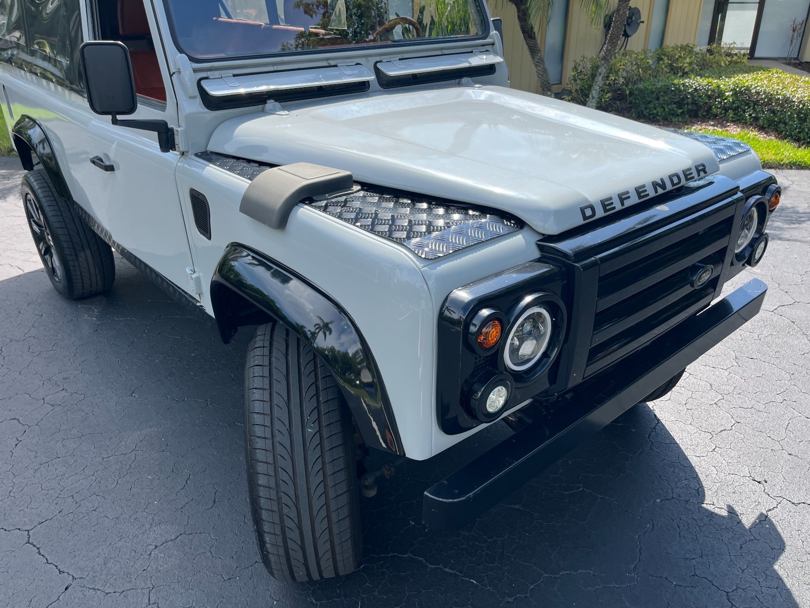 Land-Rover-Defender-1993-SUV-2