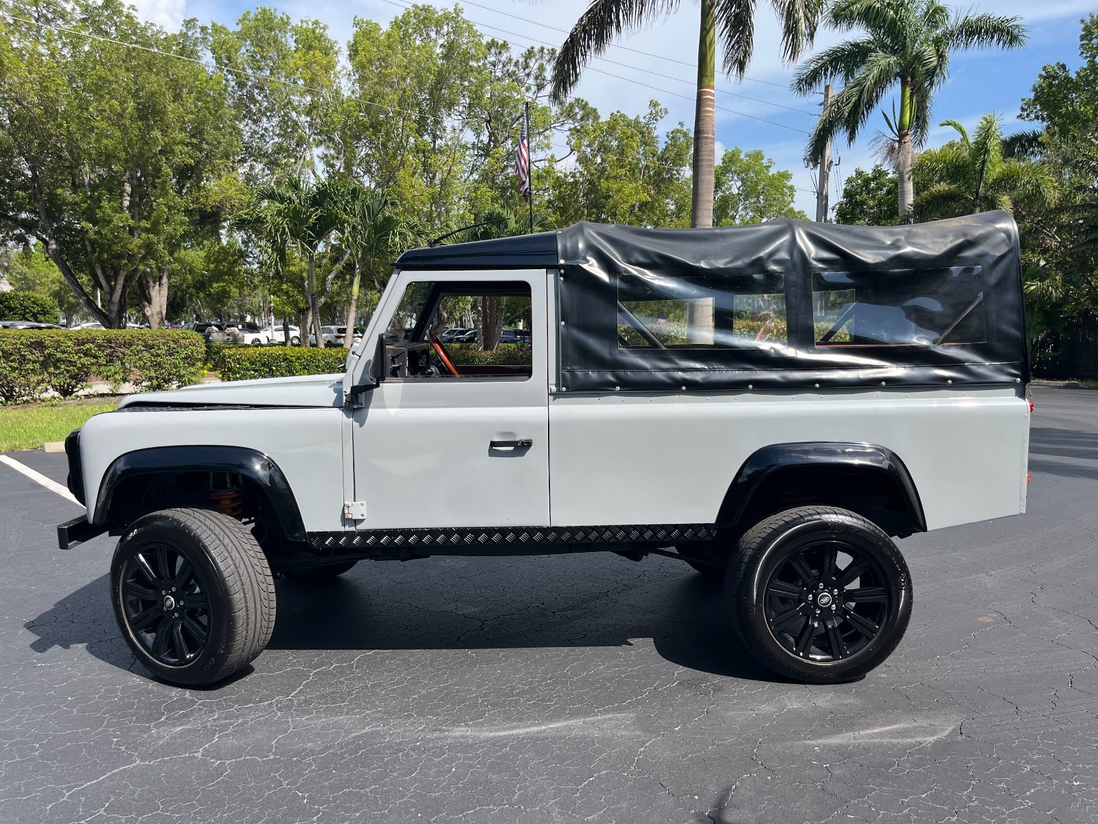 Land-Rover-Defender-1993-SUV-4