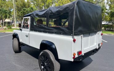 Land-Rover-Defender-1993-SUV-5