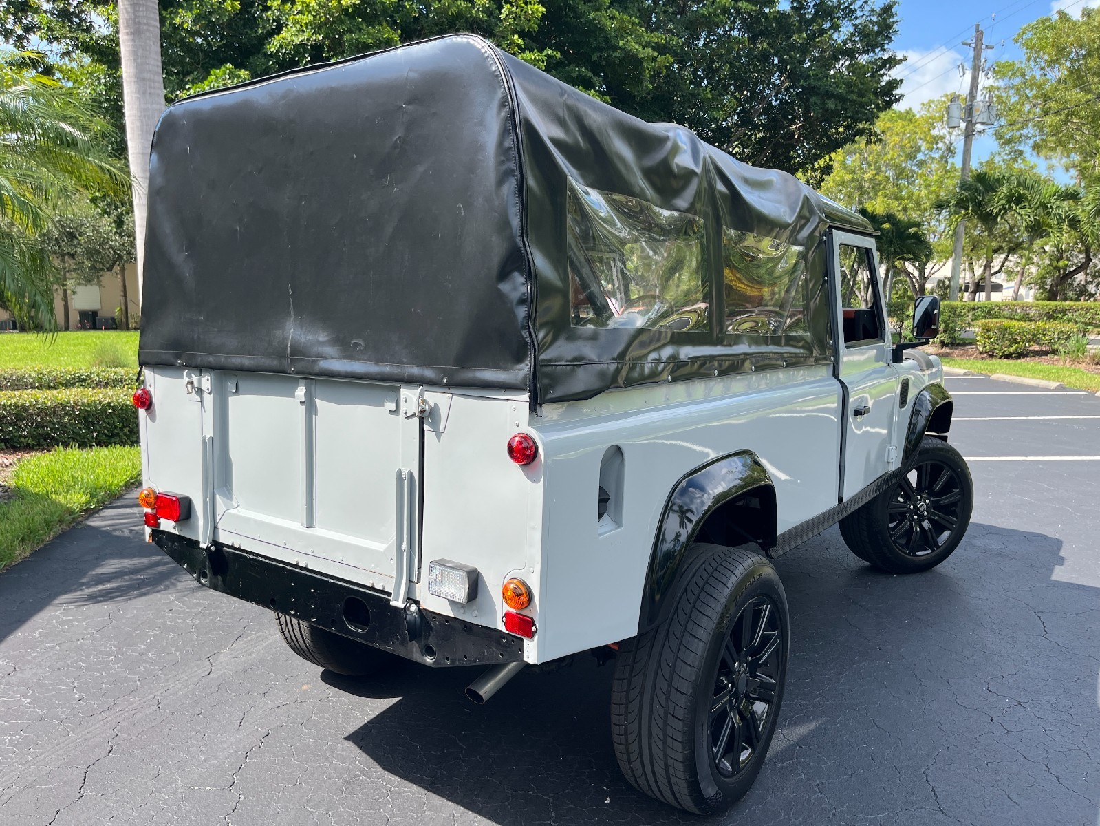Land-Rover-Defender-1993-SUV-7