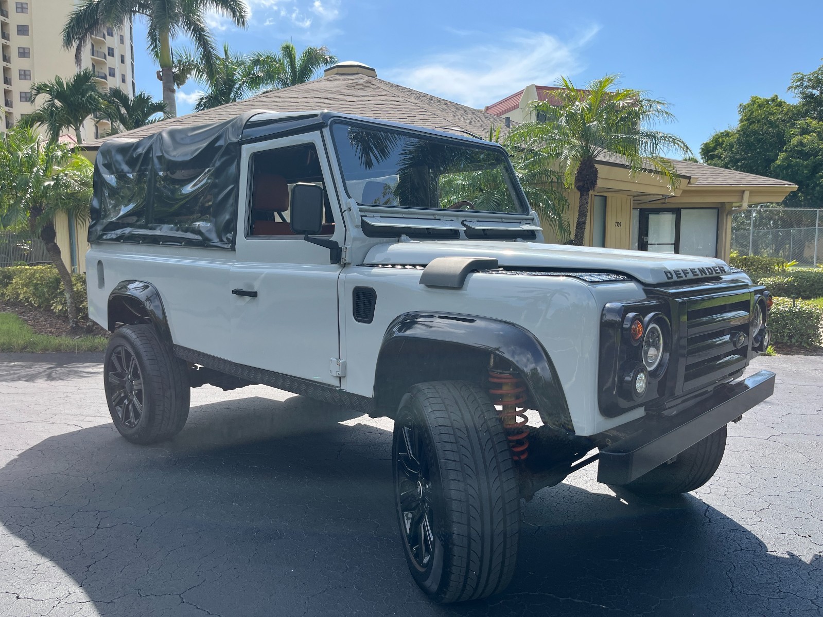 Land-Rover-Defender-1993-SUV-8