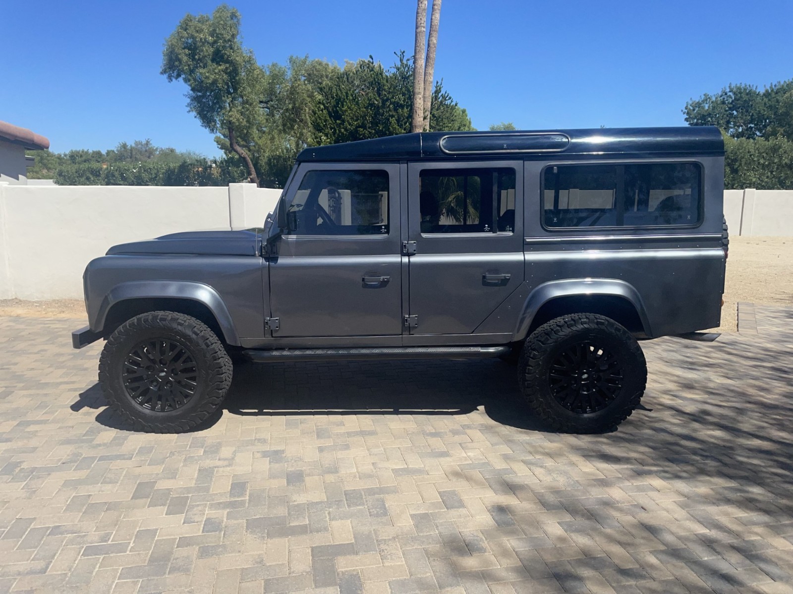 Land-Rover-Defender-1994-SUV-1