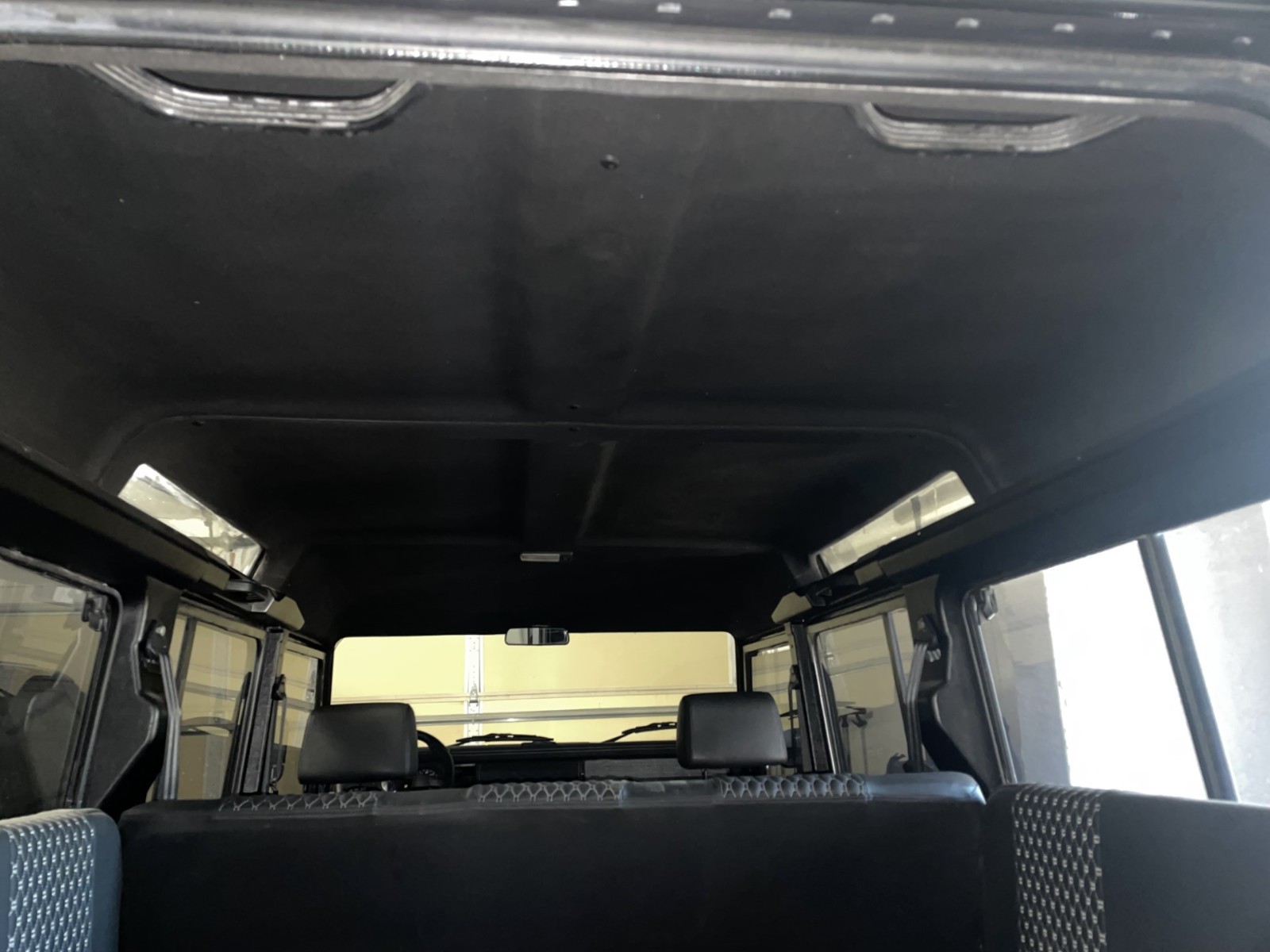 Land-Rover-Defender-1994-SUV-11