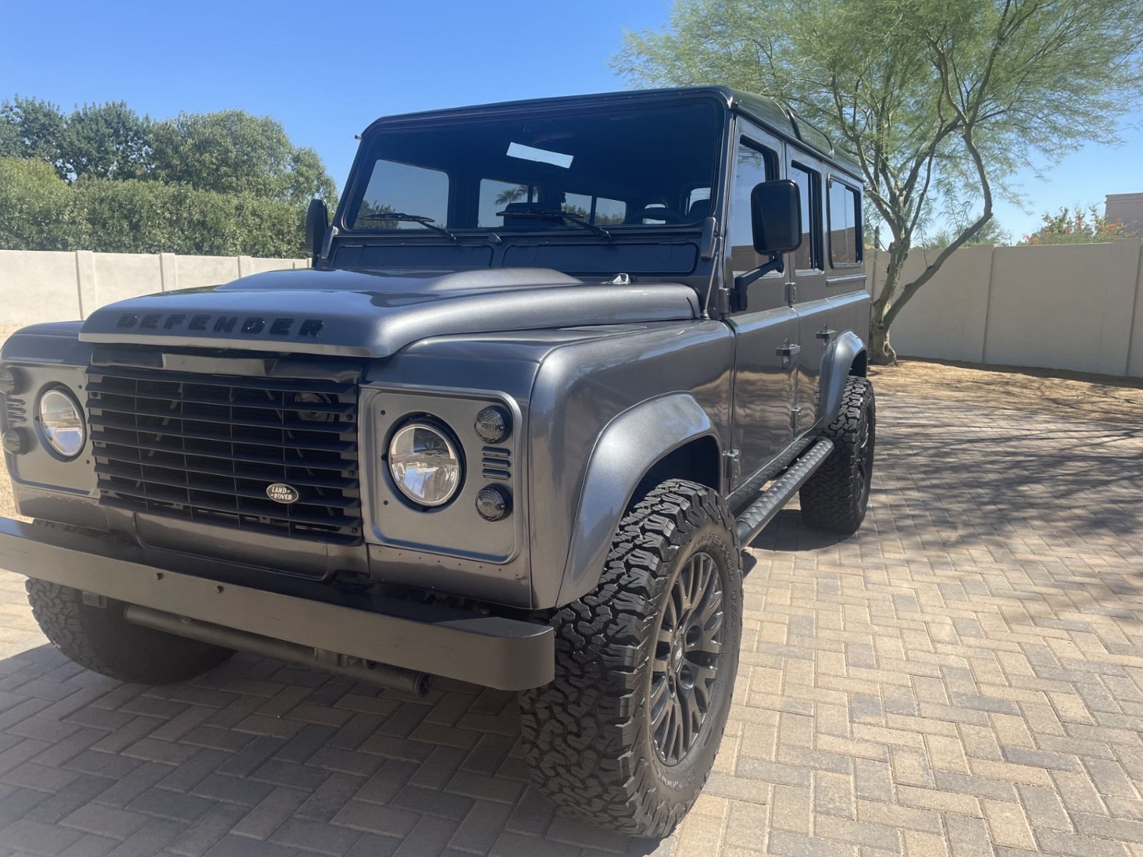 Land-Rover-Defender-1994-SUV-2