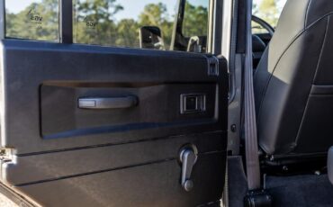 Land-Rover-Defender-1995-Station-Wagon-10