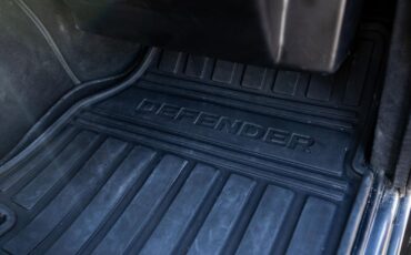 Land-Rover-Defender-1995-Station-Wagon-11