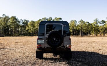 Land-Rover-Defender-1995-Station-Wagon-14