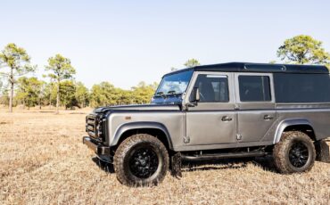 Land-Rover-Defender-1995-Station-Wagon-2