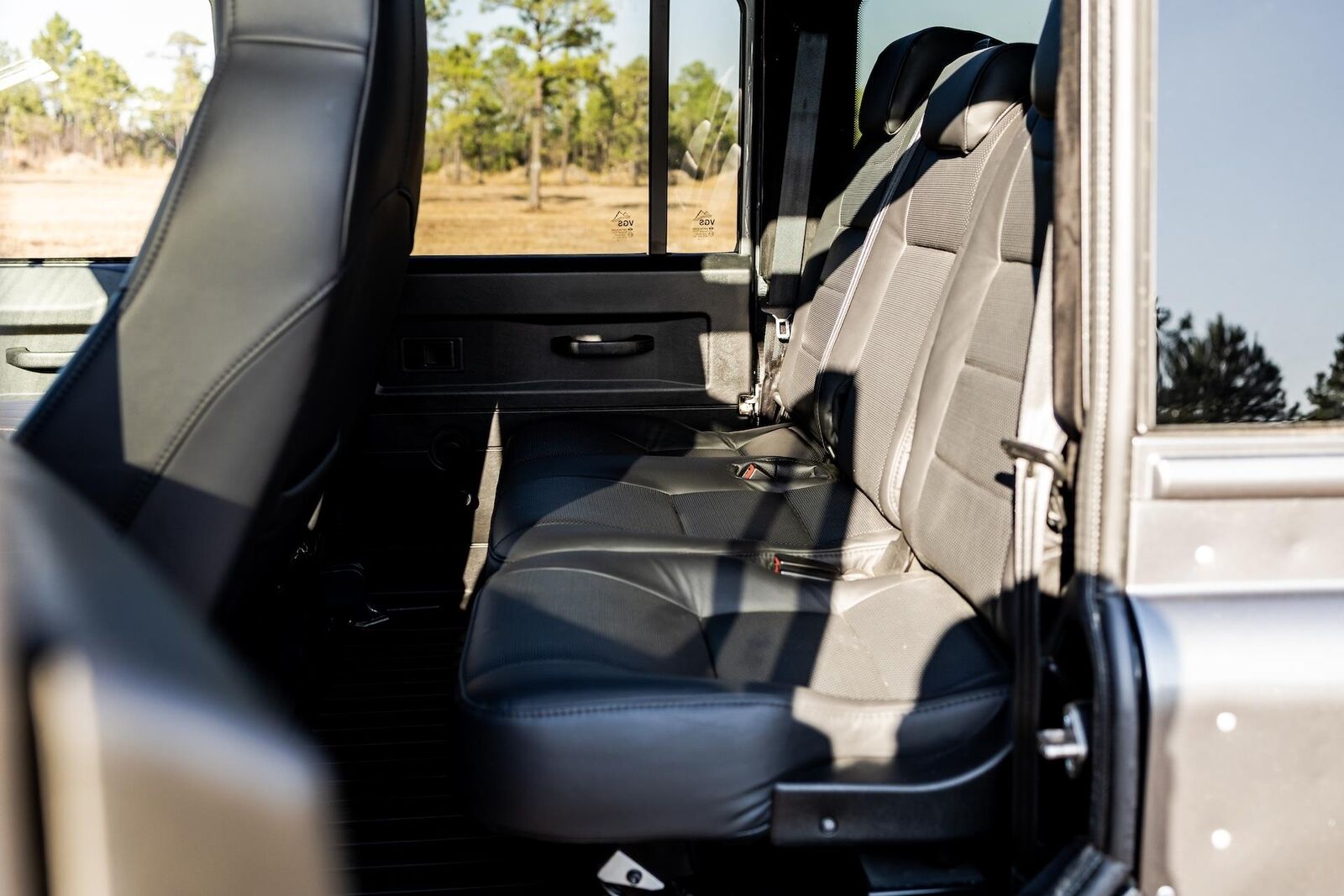 Land-Rover-Defender-1995-Station-Wagon-23