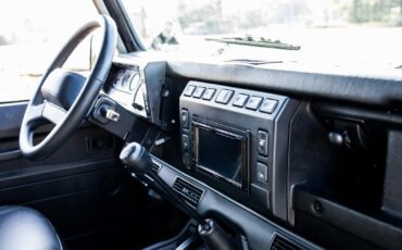 Land-Rover-Defender-1995-Station-Wagon-24