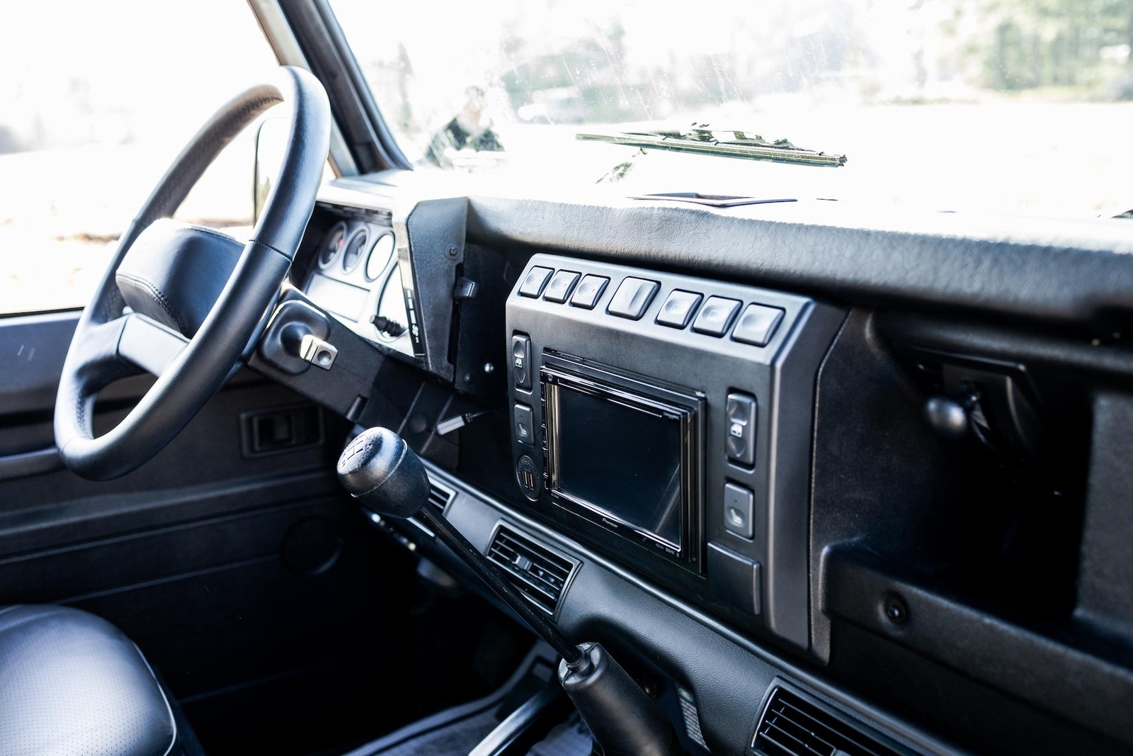 Land-Rover-Defender-1995-Station-Wagon-24