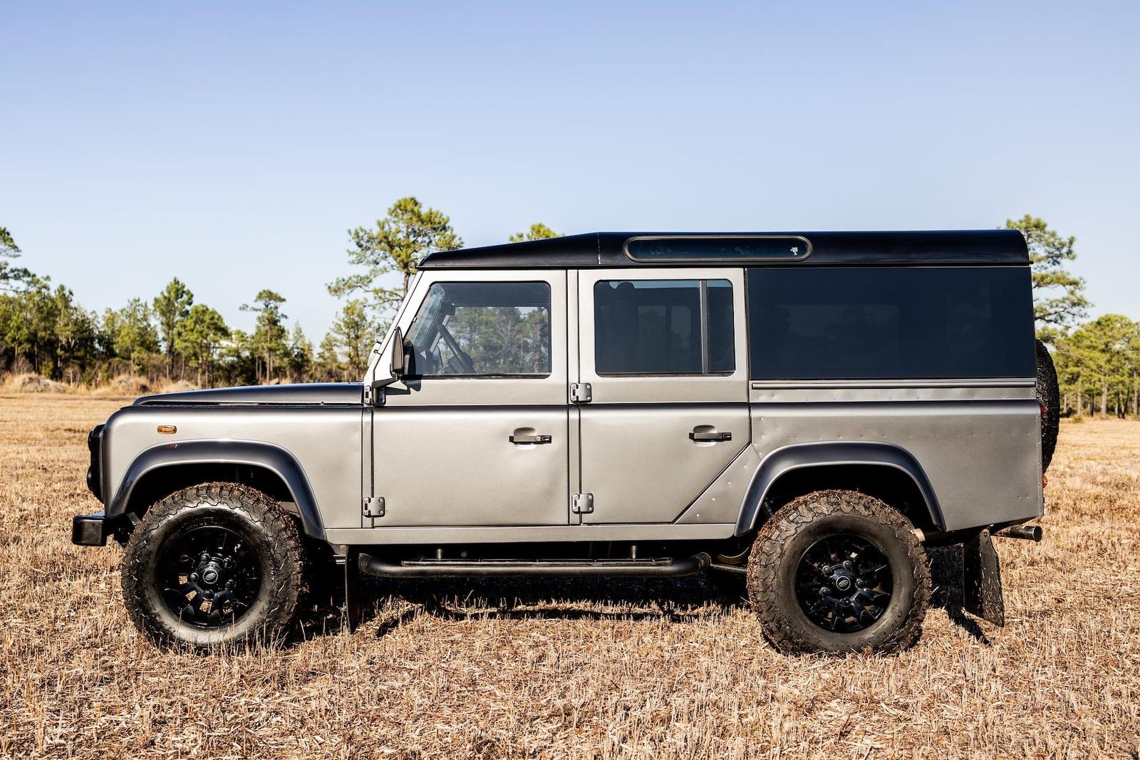 Land-Rover-Defender-1995-Station-Wagon-3