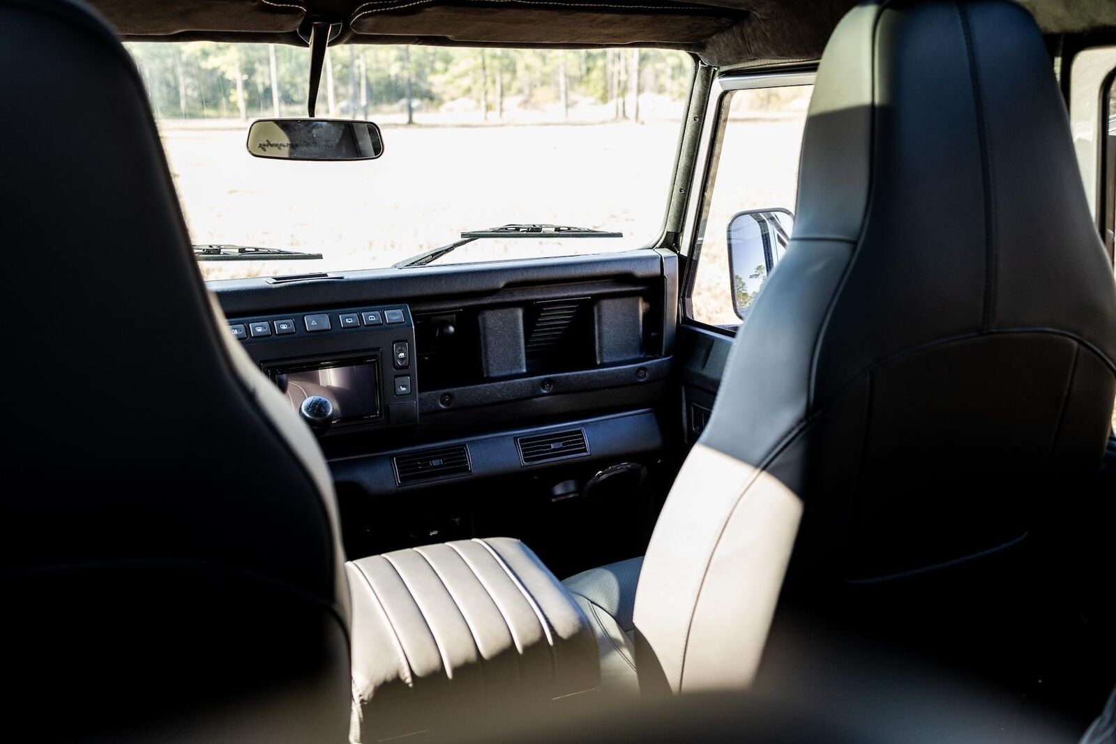 Land-Rover-Defender-1995-Station-Wagon-33