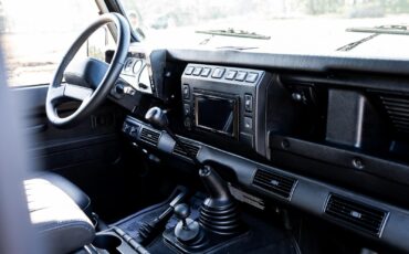 Land-Rover-Defender-1995-Station-Wagon-6