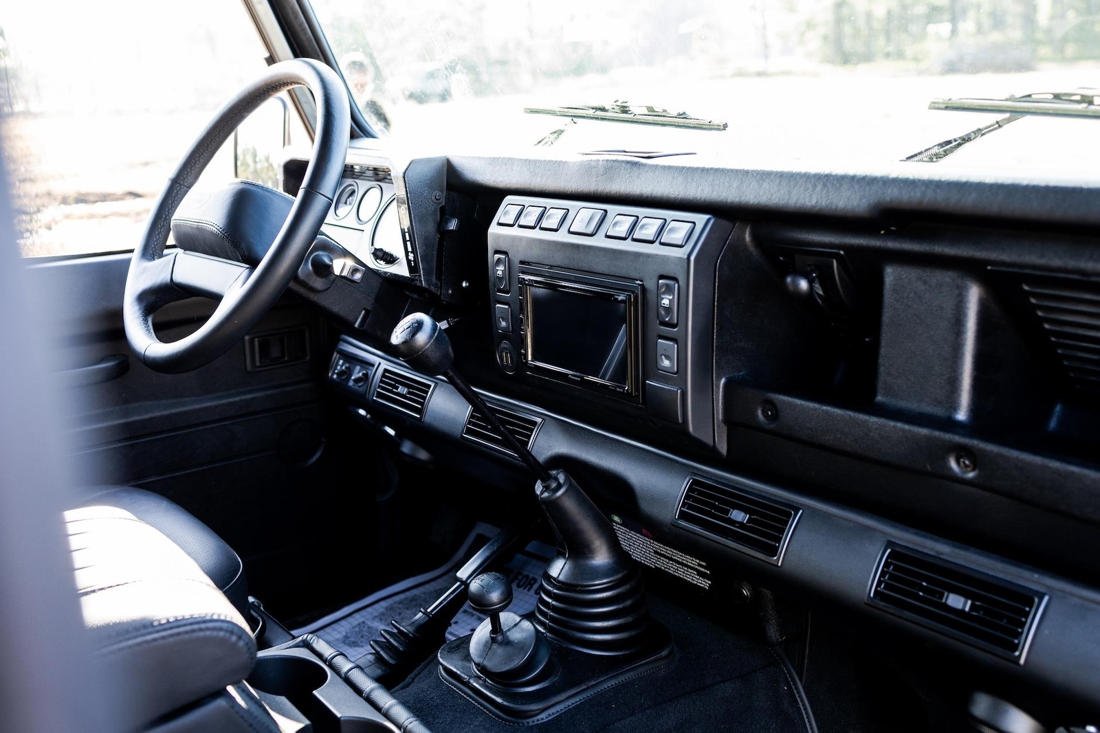 Land-Rover-Defender-1995-Station-Wagon-6
