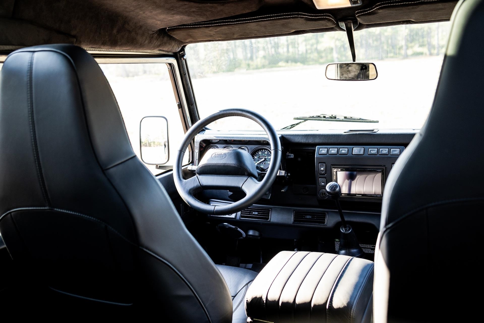 Land-Rover-Defender-1995-Station-Wagon-7