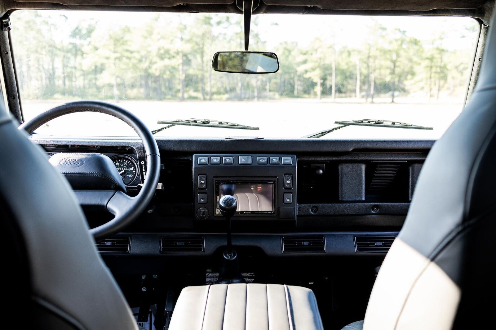 Land-Rover-Defender-1995-Station-Wagon-9