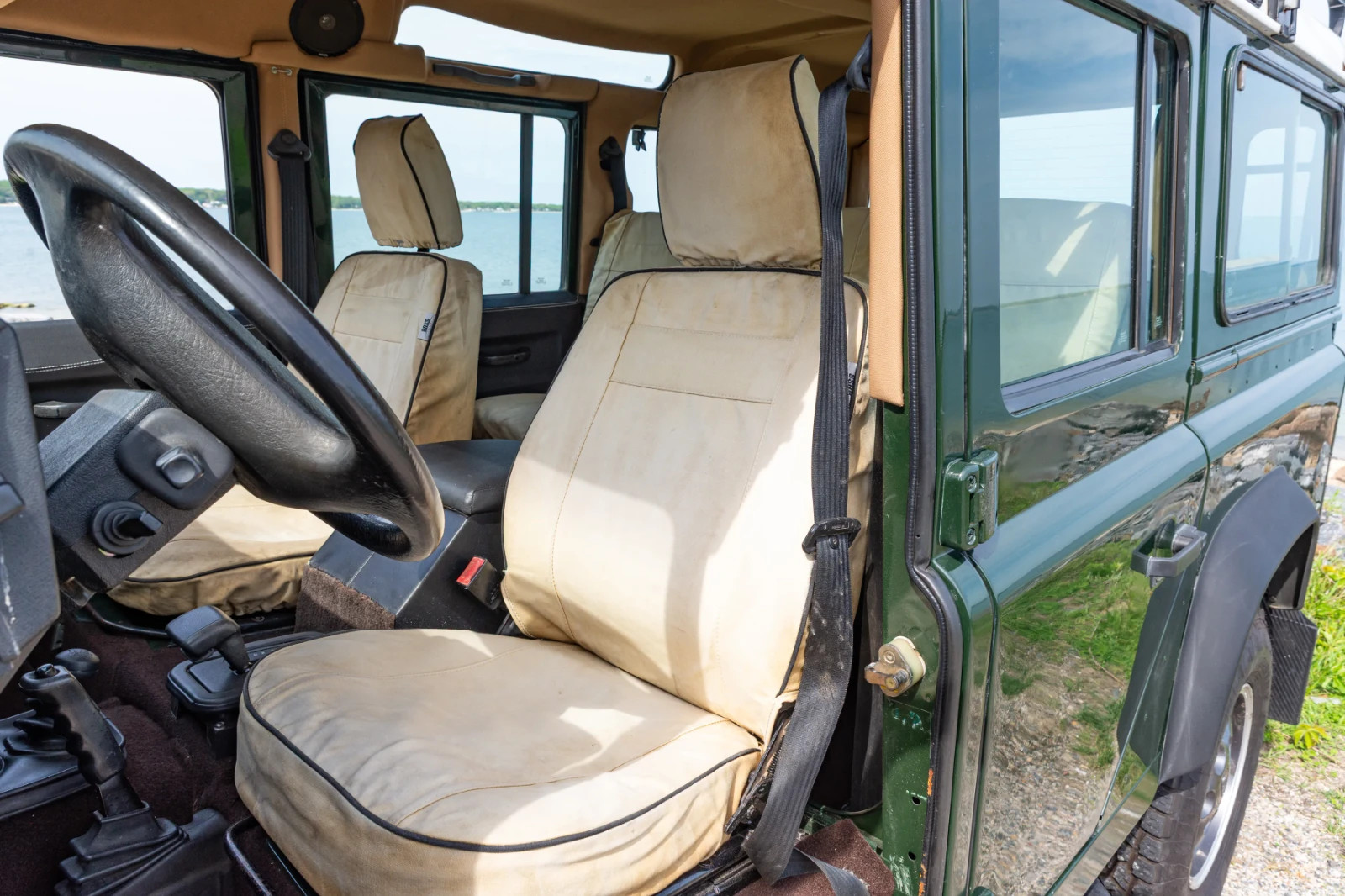 Land-Rover-Defender-1996-12