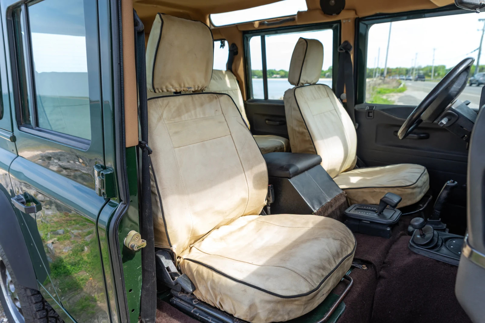 Land-Rover-Defender-1996-15