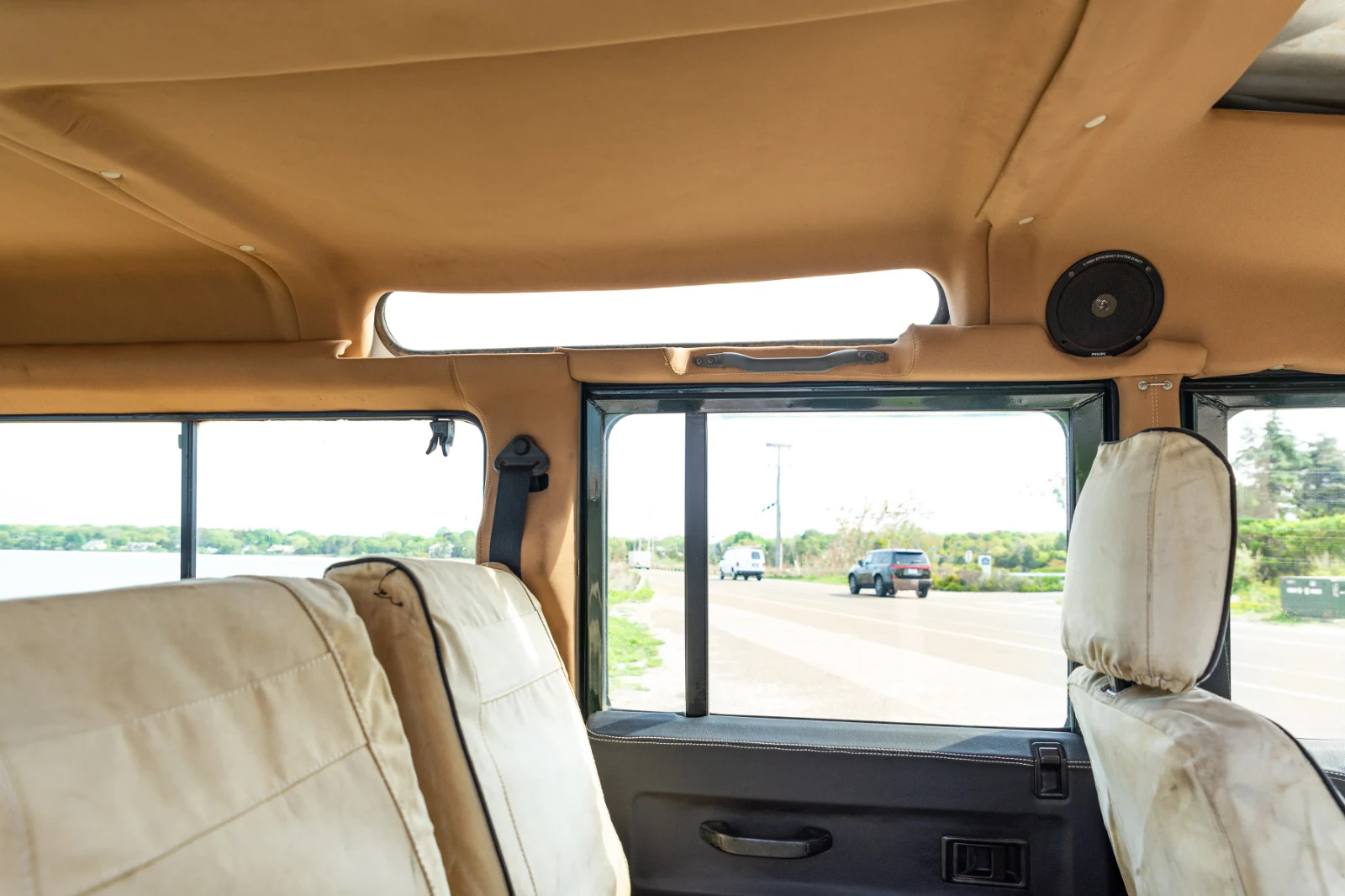 Land-Rover-Defender-1996-17