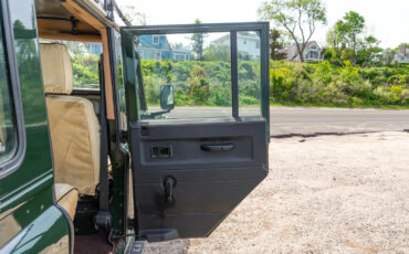 Land-Rover-Defender-1996-18