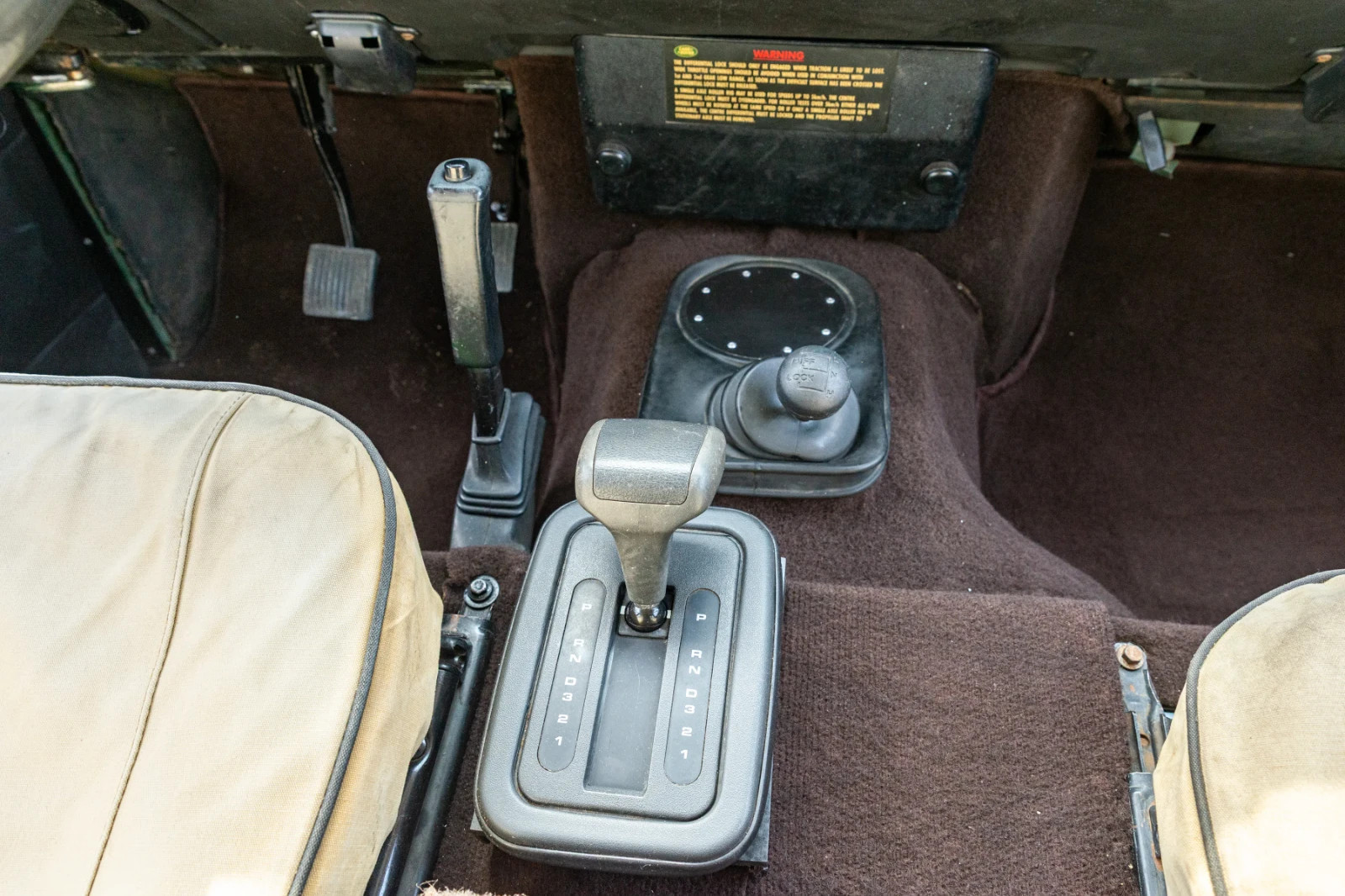 Land-Rover-Defender-1996-27