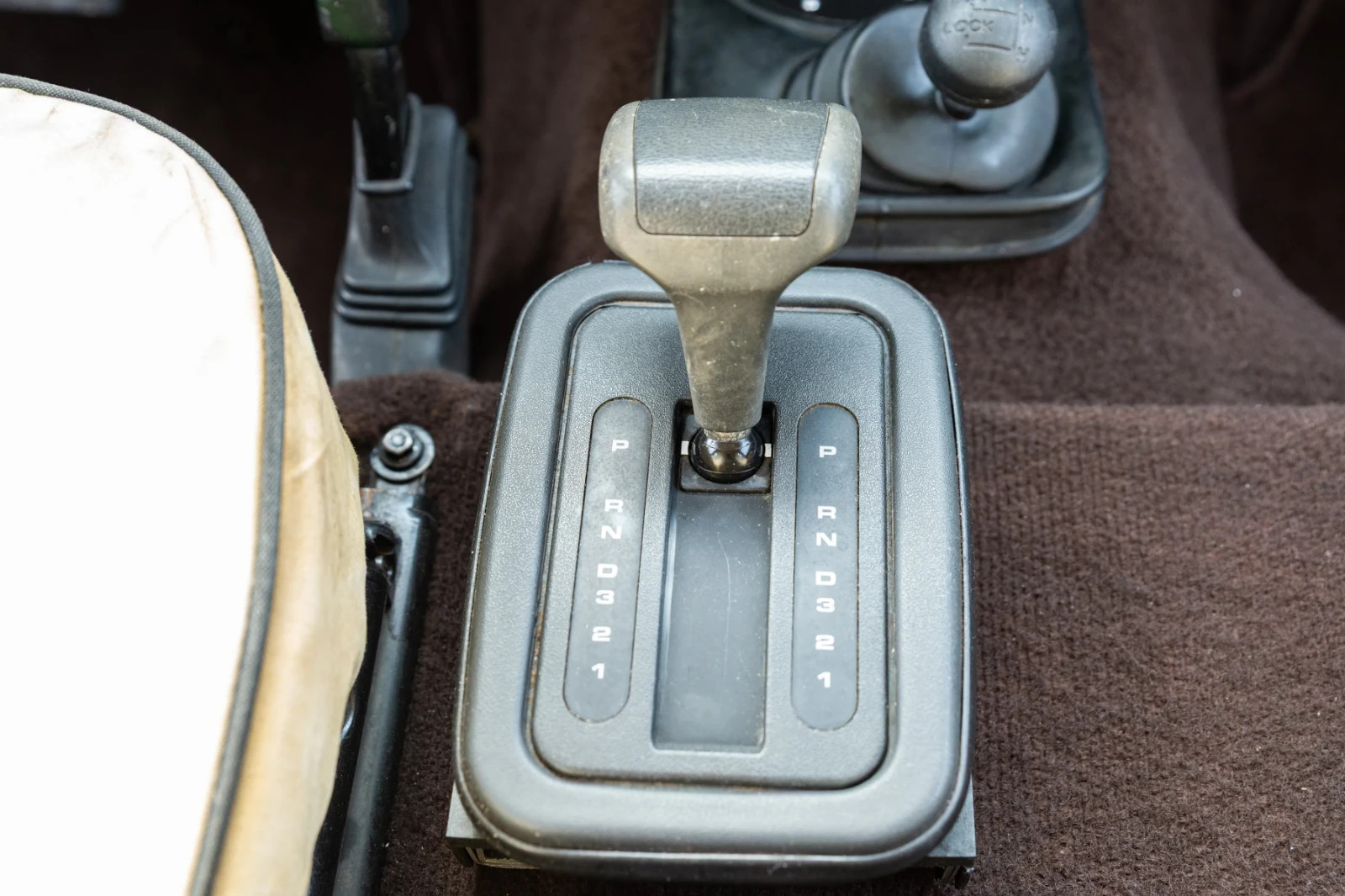 Land-Rover-Defender-1996-28