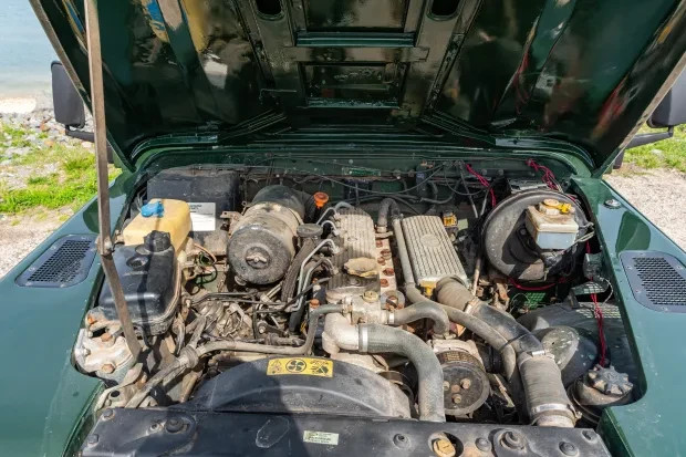 Land-Rover-Defender-1996-35