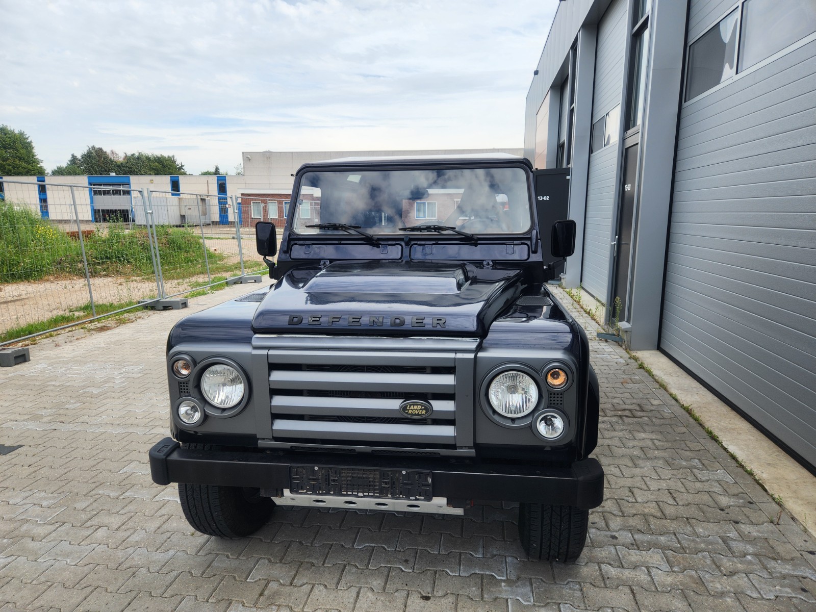 Land-Rover-Defender-1996-SUV-1