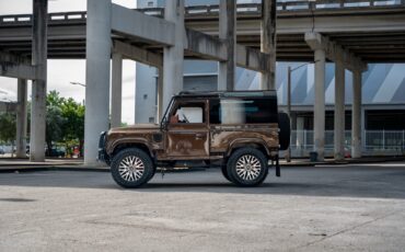 Land-Rover-Defender-1996-SUV-1