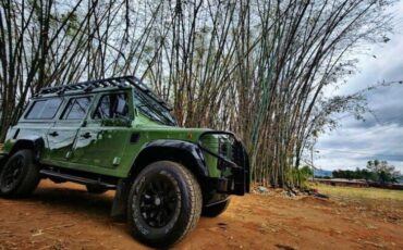 Land-Rover-Defender-1996-SUV-1
