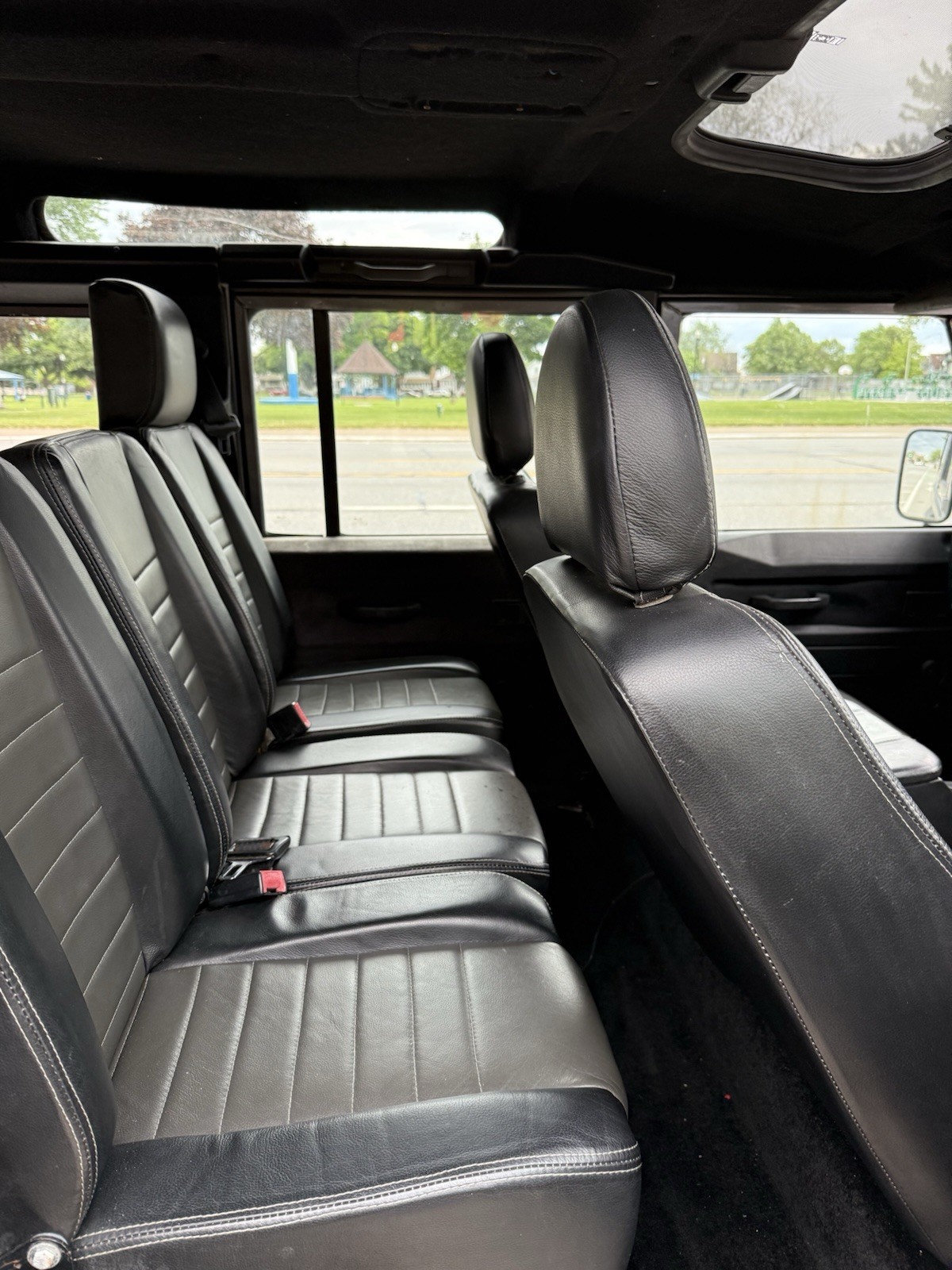Land-Rover-Defender-1996-SUV-10
