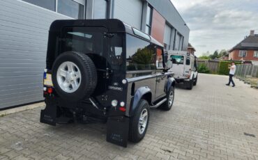 Land-Rover-Defender-1996-SUV-10