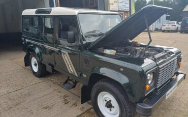 Land-Rover-Defender-1996-SUV-10