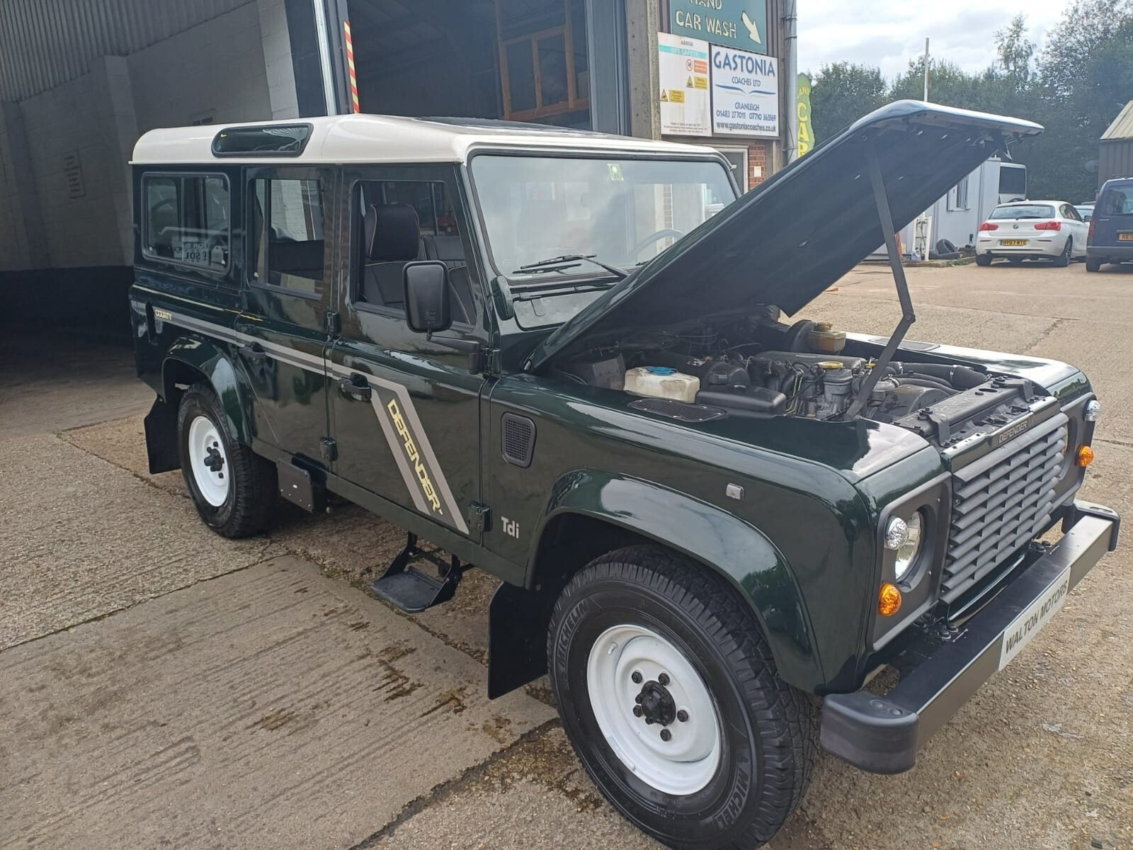 Land-Rover-Defender-1996-SUV-10