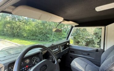 Land-Rover-Defender-1996-SUV-10