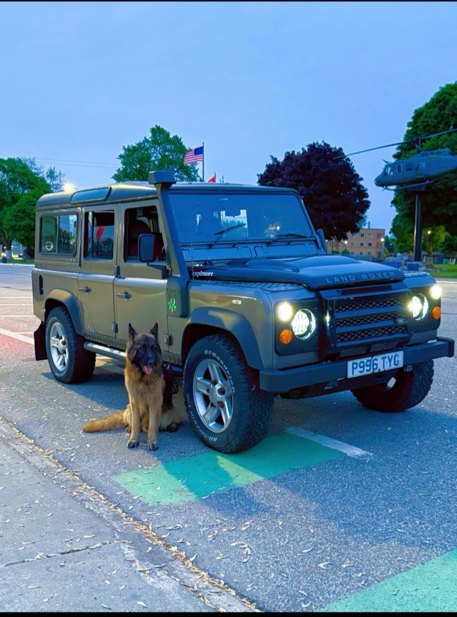 Land-Rover-Defender-1996-SUV-11