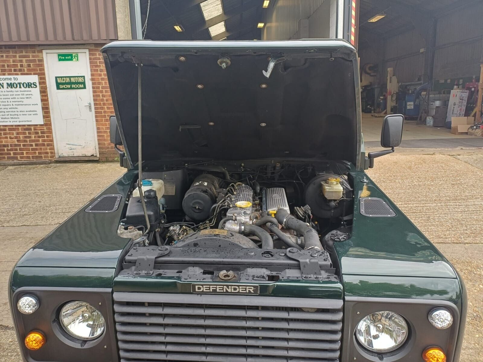 Land-Rover-Defender-1996-SUV-11