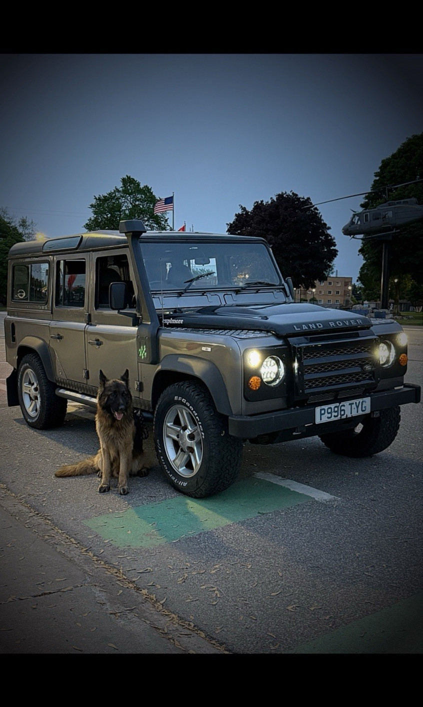 Land-Rover-Defender-1996-SUV-12