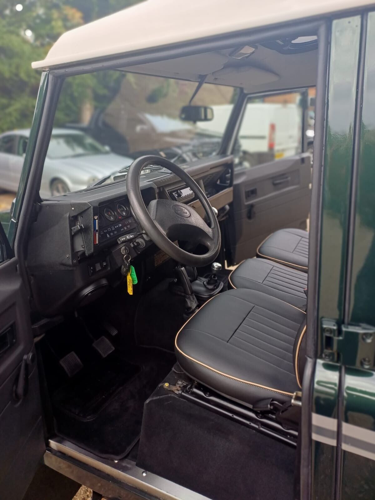 Land-Rover-Defender-1996-SUV-14
