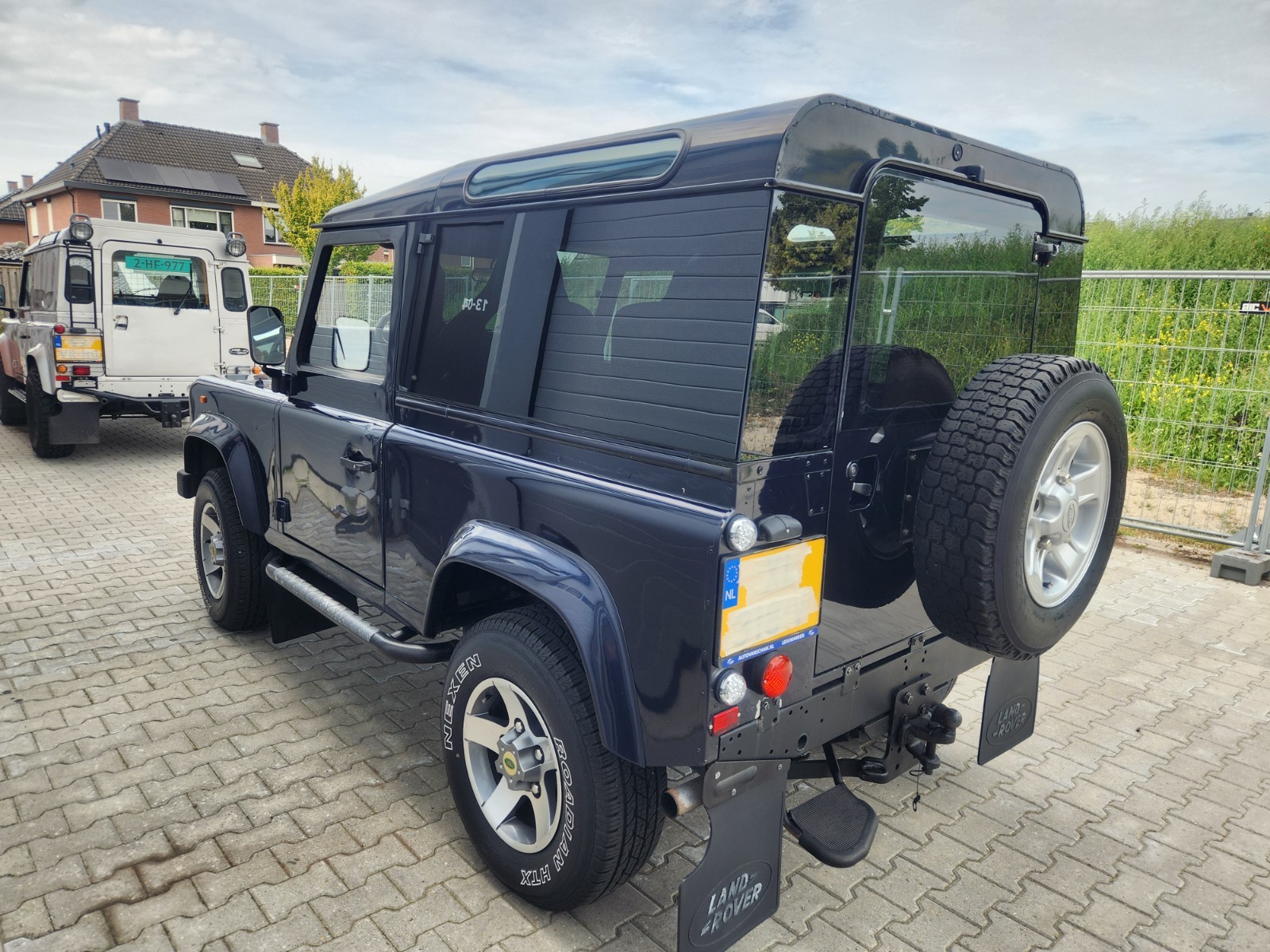 Land-Rover-Defender-1996-SUV-15
