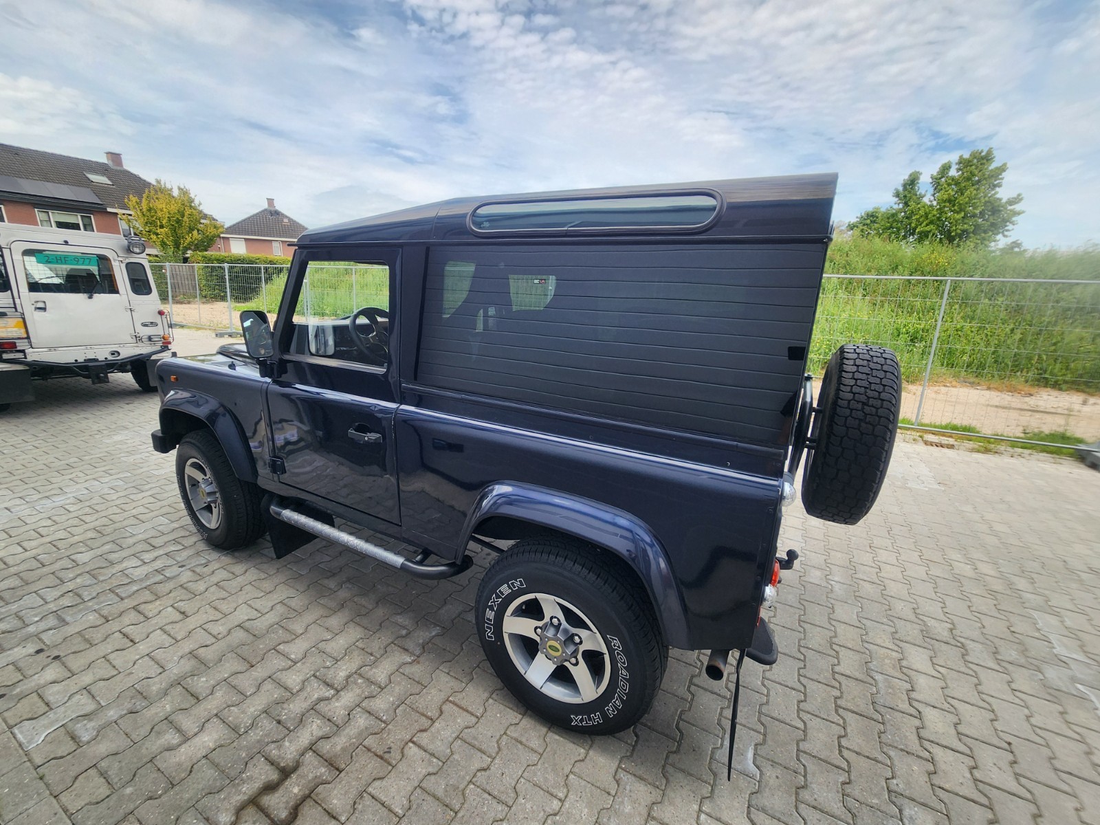Land-Rover-Defender-1996-SUV-16
