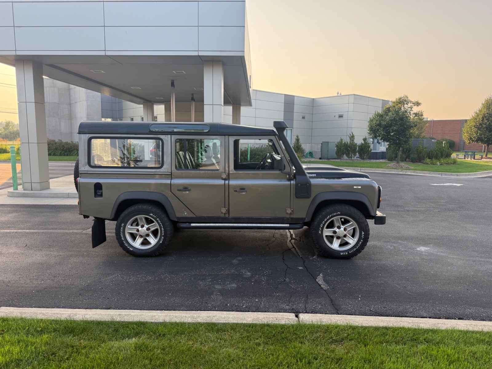 Land Rover Defender 1996 SUV